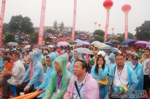 泸州:首届四川.泸县潮河金秋龙眼节正式启幕(图3) 泸州:首届四川.泸县潮河金秋龙眼节正式启幕(图3)