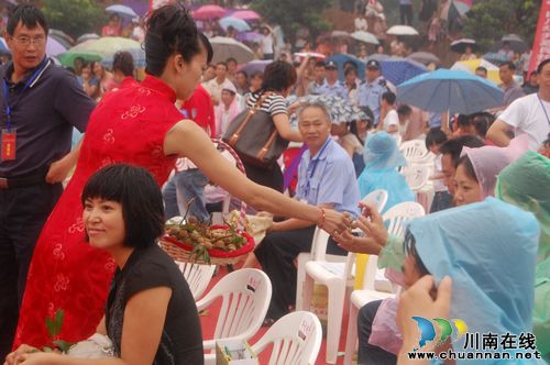泸州:首届四川.泸县潮河金秋龙眼节正式启幕(图13) 泸州:首届四川.泸县潮河金秋龙眼节正式启幕(图13)