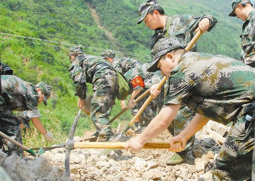 四川多支救援队伍赶赴彝良灾区救援(图1)