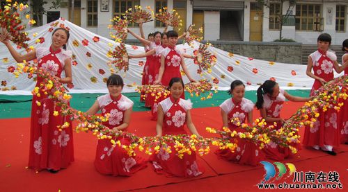 奇峰镇:庆祝教师节 表彰优秀教师(图1) 奇峰镇:庆祝教师节 表彰优秀教师(图1)
