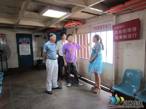 江阳区安办检查组对新马路社区进行安全检查(图2) 江阳区安办检查组对新马路社区进行安全检查(图2)