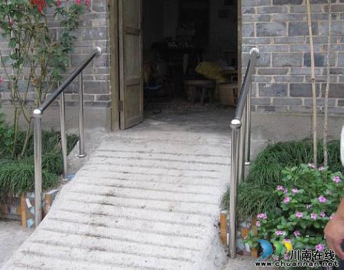 龙马潭区残联对特兴镇残疾人家庭无障碍设施改造检查验收(图2) 龙马潭区残联对特兴镇残疾人家庭无障碍设施改造检查验收(图2)