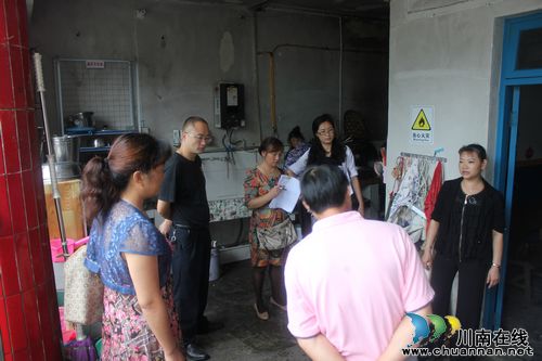 石洞镇:开展学校食品卫生安全专项检查(图2) 石洞镇:开展学校食品卫生安全专项检查(图2)