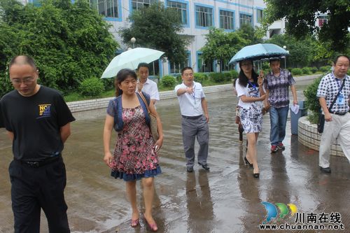 石洞镇:开展学校食品卫生安全专项检查(图1) 石洞镇:开展学校食品卫生安全专项检查(图1)