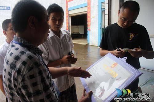 石洞镇:开展学校食品卫生安全专项检查(图3) 石洞镇:开展学校食品卫生安全专项检查(图3)
