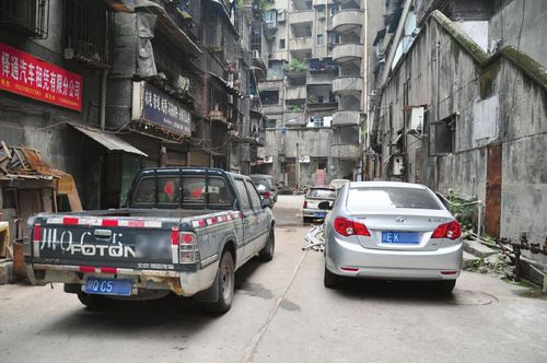 泸州机动车超 40 万辆 停车位不足(图1) 泸州机动车超 40 万辆 停车位不足(图1)