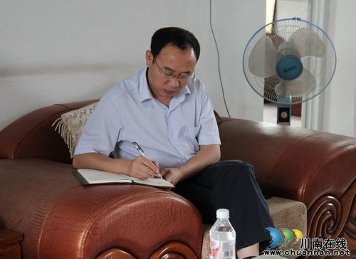 泸县县委常委、常务副县长王强到金钰水泥厂调研(图2) 泸县县委常委、常务副县长王强到金钰水泥厂调研(图2)