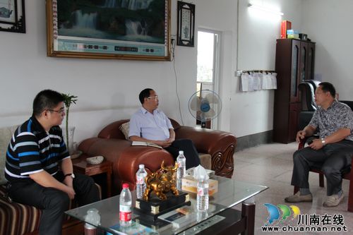 泸县县委常委、常务副县长王强到金钰水泥厂调研(图1) 泸县县委常委、常务副县长王强到金钰水泥厂调研(图1)
