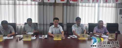 云锦镇:摆上廉政风险提醒卡 清风正气浓(图1) 云锦镇:摆上廉政风险提醒卡 清风正气浓(图1)