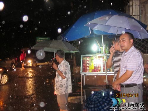 大山坪街道:暴雨来袭 力保居民安全(图1) 大山坪街道:暴雨来袭 力保居民安全(图1)