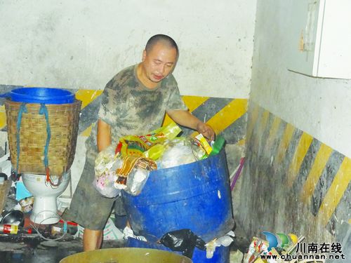 泸州出现中国最高收入垃圾工&nbsp;清运垃圾月收入上万(图1)