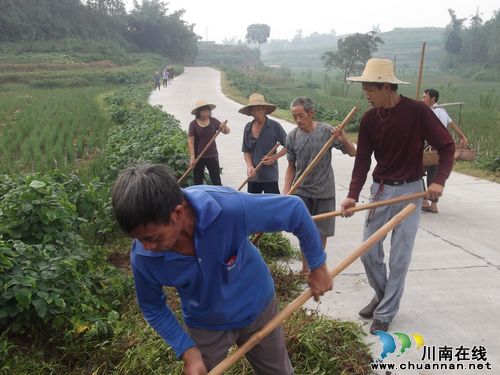 福集镇:加强通村道路养护(图1) 福集镇:加强通村道路养护(图1)