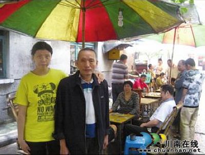 保洁员变现实版"活雷锋" 一万元现金物归原主(图1) 保洁员变现实版"活雷锋" 一万元现金物归原主(图1)