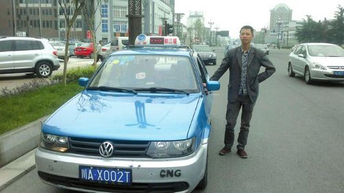 都江堰乘客坐"霸王车"到泸州 欠千元车费后玩失踪(图1) 都江堰乘客坐"霸王车"到泸州 欠千元车费后玩失踪(图1)