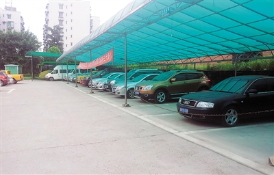 内江文明调查:主要街道文明有序 背街小巷随意停放(图1) 内江文明调查:主要街道文明有序 背街小巷随意停放(图1)