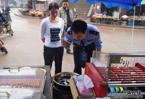 大石乡:开展“中秋国庆”节前食用油专项检查(图1) 大石乡:开展“中秋国庆”节前食用油专项检查(图1)