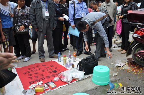 泸县云锦镇开展节前食品安全拉网式大检查(图1) 泸县云锦镇开展节前食品安全拉网式大检查(图1)