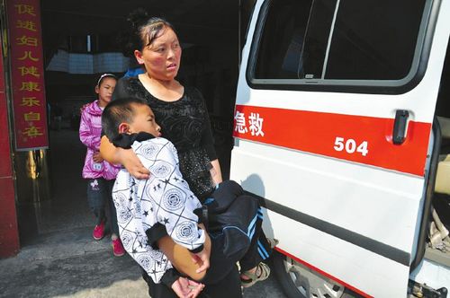 泸州合江38名学生吃火腿肠腹痛续:3人病情不见好转(图1) 泸州合江38名学生吃火腿肠腹痛续:3人病情不见好转(图1)