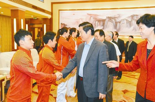 四川省隆重表彰第30届奥运会四川运动员教练员(图1) 四川省隆重表彰第30届奥运会四川运动员教练员(图1)