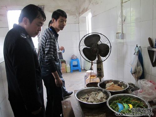 泸县奇峰镇:检查畜产品安全 确保节日肉食安全(图2) 泸县奇峰镇:检查畜产品安全 确保节日肉食安全(图2)