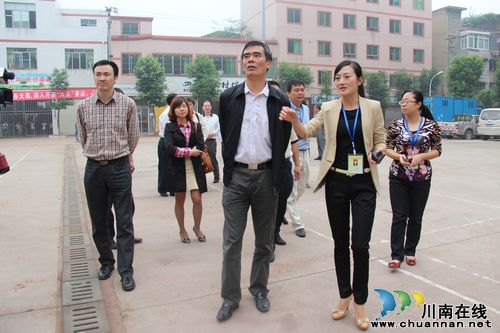 泸州市人大常委会到牛滩镇调研“六五”普法工作(图1)