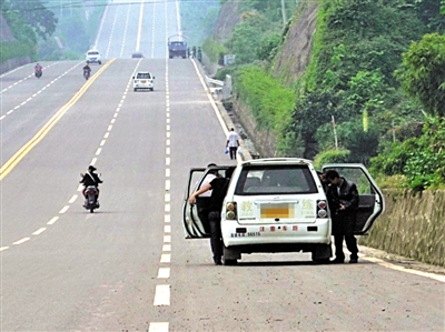 未划定学车路线&nbsp;教练车“任我行”(图1)