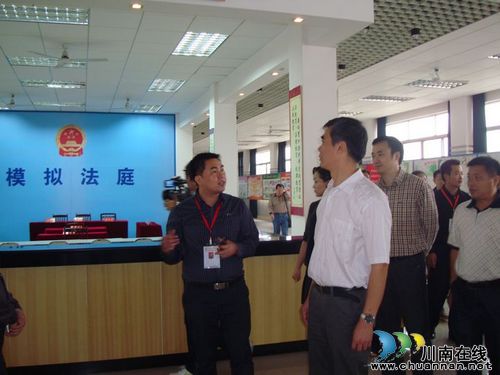 泸州市人大常委会调研泸县“六五”普法工作(图3) 泸州市人大常委会调研泸县“六五”普法工作(图3)