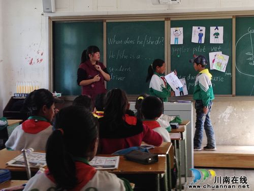 稻城县教育局组织县中学城区小学新教师座谈会(图2)