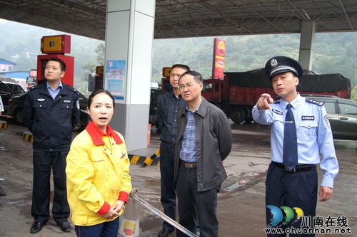 叙永：排查隐患迎“两节”(图1)