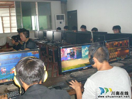 群众参与 部门联动 “黑网吧”无处遁形(图1) 群众参与 部门联动 “黑网吧”无处遁形(图1)