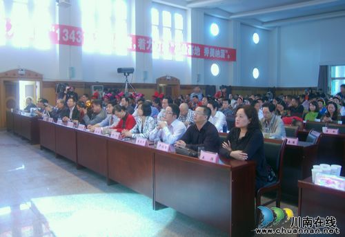 四川首届传统民歌大赛决赛战鼓擂响泸州纳溪(图2) 四川首届传统民歌大赛决赛战鼓擂响泸州纳溪(图2)