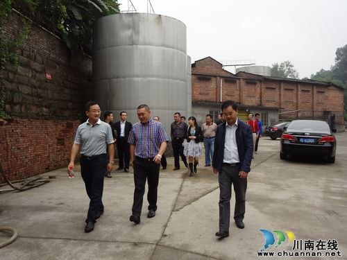 江阳区区委常委、常务副区长陈廷俊到华阳街道调研工业经济运行情况(图1) 江阳区区委常委、常务副区长陈廷俊到华阳街道调研工业经济运行情况(图1)