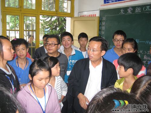 大力推进课改 宜宾县举办高效课堂研讨(图3) 大力推进课改 宜宾县举办高效课堂研讨(图3)