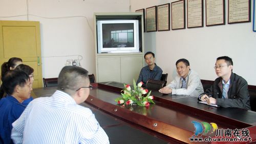 江阳区委组织部到国光村举行座谈及慰问活动(图1) 江阳区委组织部到国光村举行座谈及慰问活动(图1)