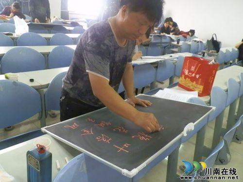 泸县:教学技能大比拼展教师风采(图2) 泸县:教学技能大比拼展教师风采(图2)