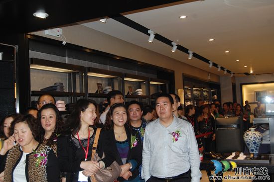 金马影帝任达华:祝泸州人民中秋节快乐(图5) 金马影帝任达华:祝泸州人民中秋节快乐(图5)