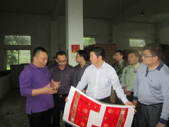 江阳区区长付小平检查区内安全工作(图1) 江阳区区长付小平检查区内安全工作(图1)