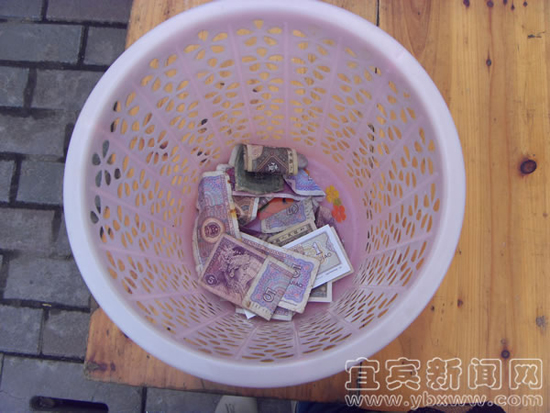 江安一公厕无人值守 市民自觉缴费(图2) 江安一公厕无人值守 市民自觉缴费(图2)