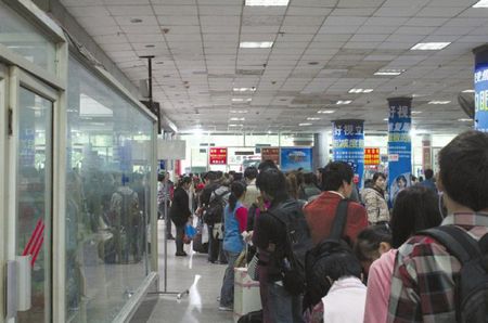 成自泸赤日均通车3万辆&nbsp;首尾现高峰今天近尾声(图1)