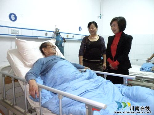 张晓丽中秋节走访慰问离退休老干部(图1)