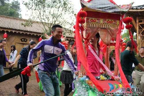 央视聚焦纳溪合面"花船"(图2)