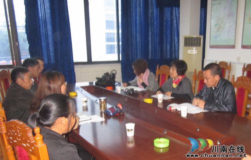 江阳区法院与玉丰村举行文明共建座谈会(图1)