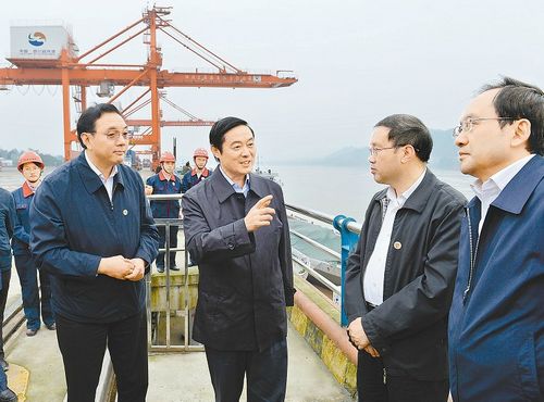 川南经济区要在实施总体战略中担当重任走在前(图1)