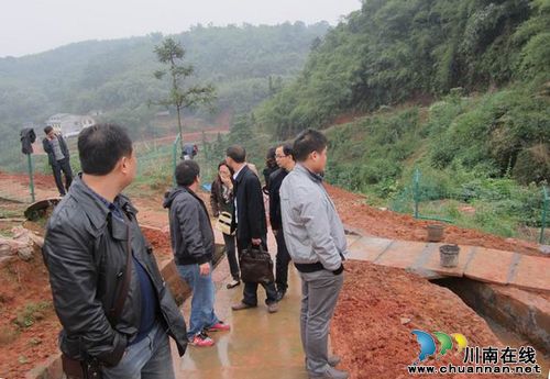 纳溪区省级限期整治规模化畜禽养殖企业通过验收(图1)