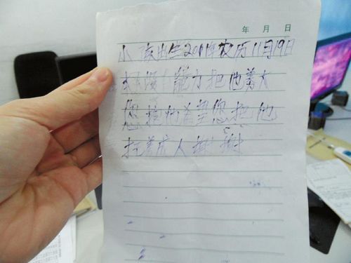 泸州:借故上厕所 男子将婴儿丢在报亭后消失(图2) 泸州:借故上厕所 男子将婴儿丢在报亭后消失(图2)