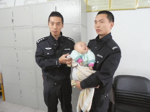 《男子将婴儿丢在报亭》追踪:男婴送至福利院(图1)