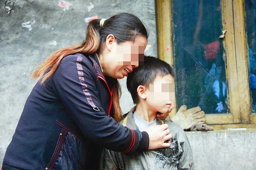 "摩的"师傅雨夜被害 珙县警方3天破案抓获2人(图1) "摩的"师傅雨夜被害 珙县警方3天破案抓获2人(图1)