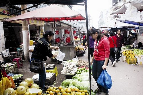 记者调查:宜宾市菜价悬殊原因为何?(图1) 记者调查:宜宾市菜价悬殊原因为何?(图1)