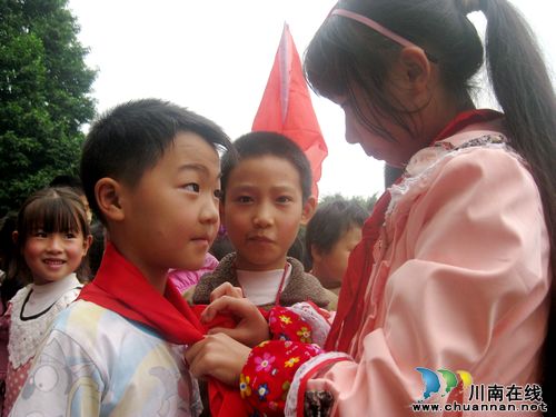 龙车镇:集中宣誓,喜迎建队63周年(图2) 龙车镇:集中宣誓,喜迎建队63周年(图2)
