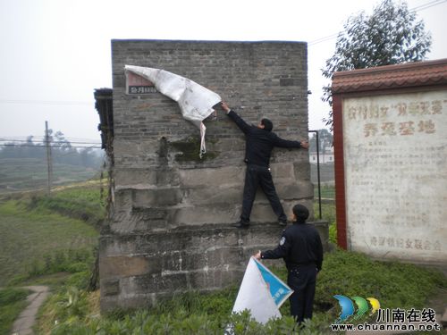 奇峰镇:深化城乡环境治理喜迎十八大(图1) 奇峰镇:深化城乡环境治理喜迎十八大(图1)